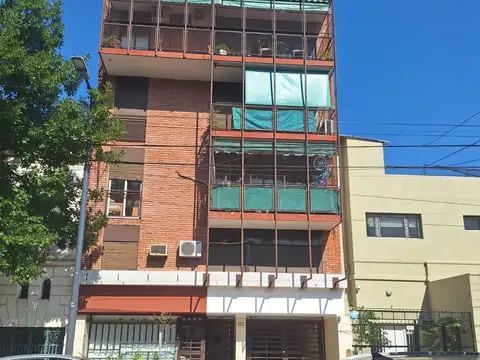 Departamento 3 amb al frente .