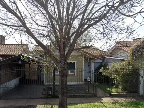 VENTA CASA 3 AMB con QUINCHO EZPELETA