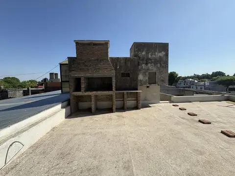 Casa 12 ambientes con 4 baños