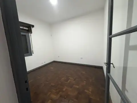 Casa de dos plantas ubicada en Zona Norte