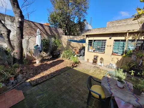 VENTA PH 3 AMBIENTES CON JARDIN Y GALPON. POMPEYA