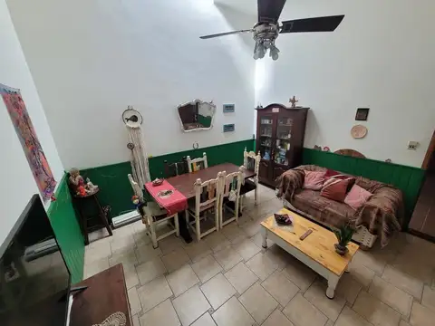 VENTA PH 3 AMBIENTES CON JARDIN Y GALPON. POMPEYA