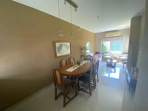 Av Libertador  al 16700