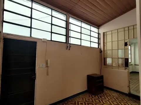 OFICINA DPOSITO 3 AMBIENTES CON PATIO EN PB