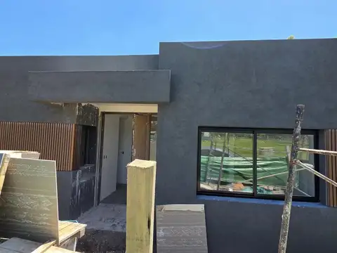 Casa en Venta en Pilar Del Este - Santa Sofia, USD 190.000