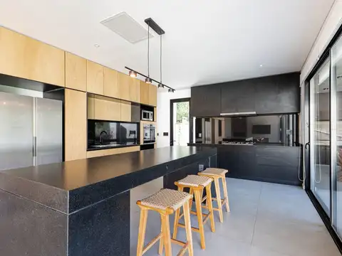 Casa 4 ambientes con 3 baños