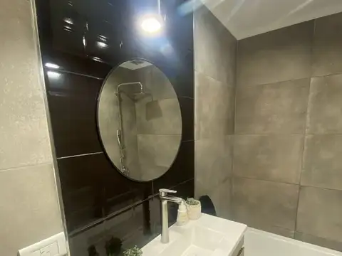 EXCELENTE OPORTUNIDAD CHALET TOTALMENTE REMODELADO EN SOURIGUES U$S 65.000.-