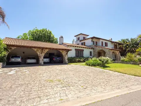 Casa en Venta con 5 cocheras