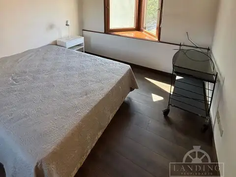 Casa en Alquiler con 4 cocheras