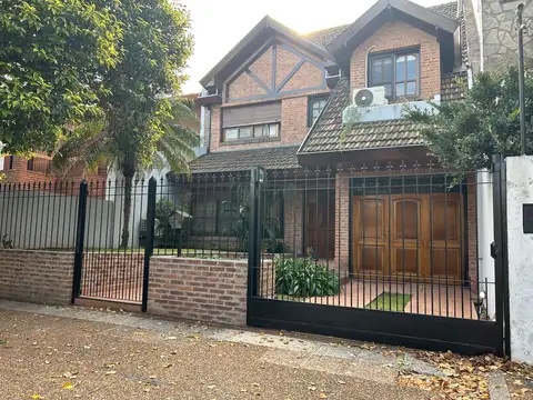 Martinez, venta, casa 4 dormitorios con pileta, mb estado