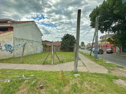 Terreno en venta Equina San Martin y Fourier