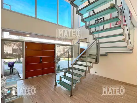 Casa 5 ambientes con 4 baños