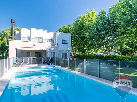 Casa 6 ambientes con 2 baños