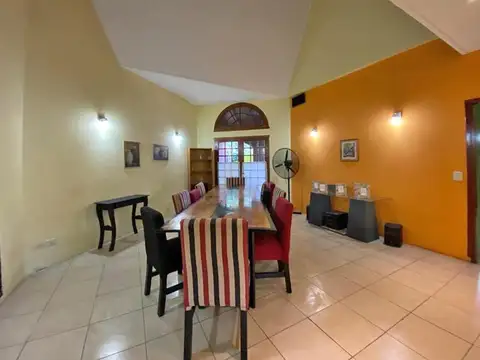 Casa 5 ambientes con 3 baños