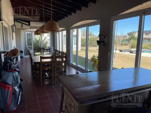 Casa en Venta con 2 cocheras