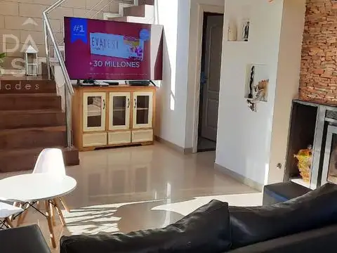 Casa 5 ambientes con 2 baños