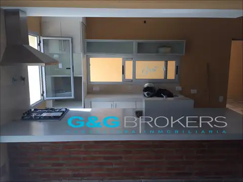 Casa 4 ambientes con 3 baños