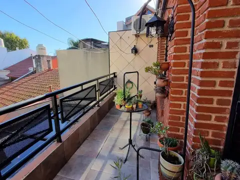 Casa 8 ambientes con 3 baños