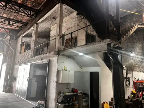Galpón 430 m² con oficina y baño - Tablada