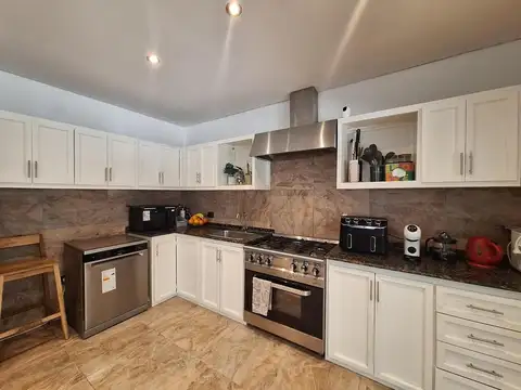 Casa en Venta con 5 cocheras