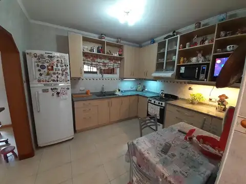 Casa 4 ambientes con 1 baño
