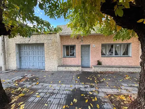 CASA EN VENTA EN BRAGADO CON PATIO Y GARAJE