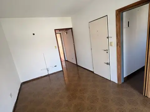 Departamento en Alquiler en San Isidro Vias / Rolon, $ 550.000