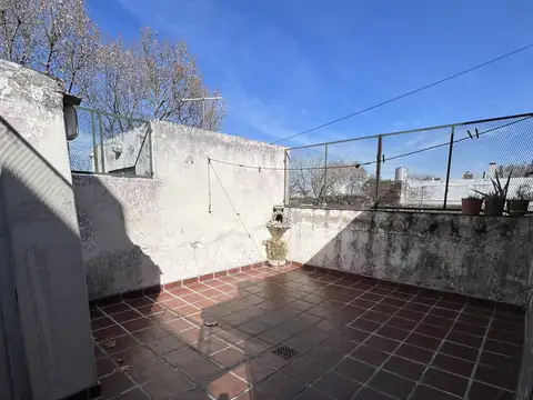 PH 2 AMB. EN PRIMER PISO CON PATIO