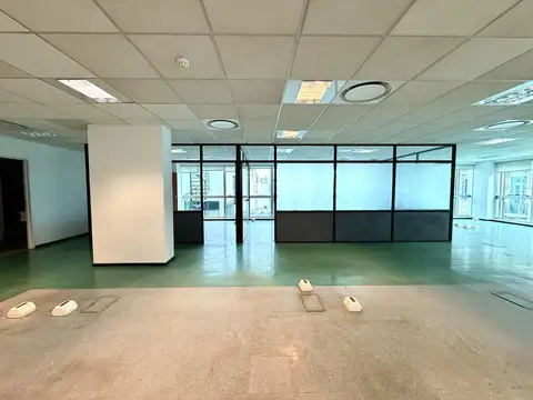 Oficina en alquiler 300 metros con Cocheras Monserrat