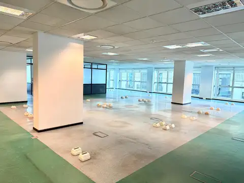 Oficina en alquiler 300 metros con Cocheras Monserrat