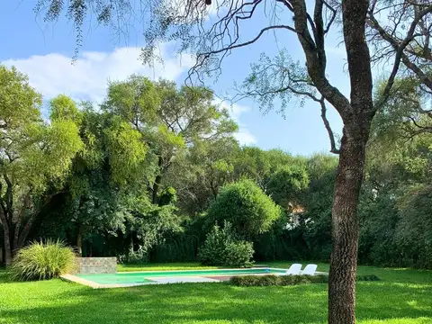 Casa 8 ambientes con 4 baños