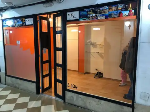 LOCAL EN VENTA EN GALERIA LAS TEJAS, OPORTUNIDAD 