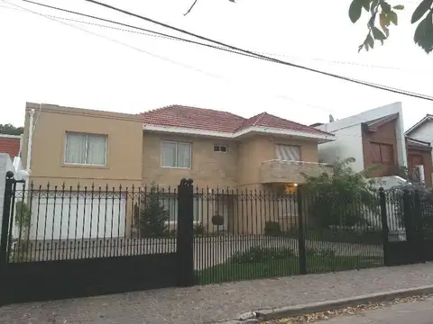 J. de la Peña nº 250 e/Pelegrini y Quintana