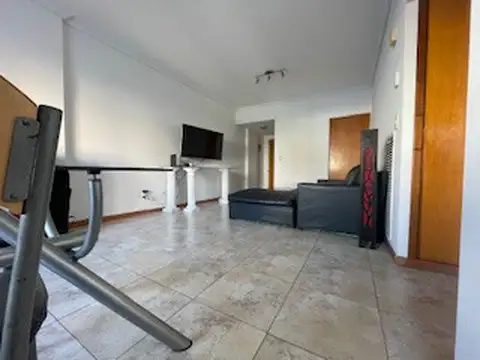 4 AMB SEMI-PISO CON COCH FIJA Y BAULERA 2 BAÑOS DET DE CATEGORIA EDIF C/SUM EXCELENTE UBICACION