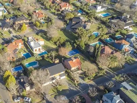 OPORTUNIDAD VENTA CASA 5 AMBIENTES  ESCUCHA OFERTA