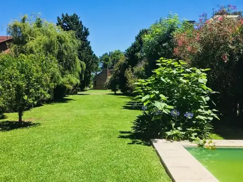 OPORTUNIDAD VENTA CASA 5 AMBIENTES  ESCUCHA OFERTA