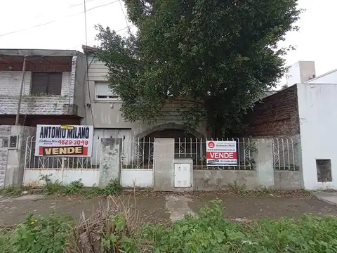 VENTA - PERMUTA Casa a refafaccionar TOMA DEPARTAMENTO