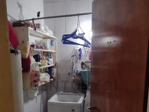 81  e/ 28 y 29 100, Piso 0