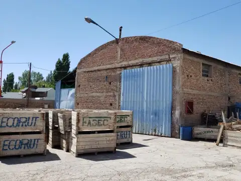 Alquilo Galpon 450 m2 aprox - predio 1500 m2 - Cipolletti