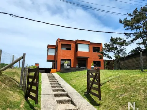 Casa 4 ambientes con 3 baños