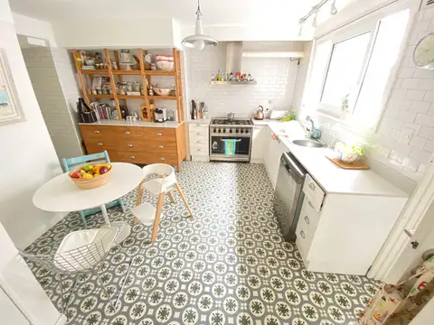 EXCELENTE DEPARTAMENTO DE CATEGORIA - 4 AMB. C / DEP. - FAMILY - COCHERA FIJA Y BAULERA - 200 MT2