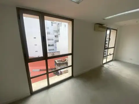 Oficina en Alquiler con 1 cochera