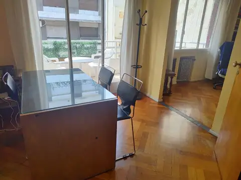 Departamento dos ambientes al frente