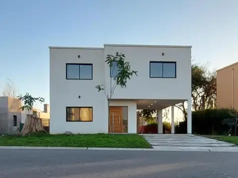 Nev. Hermosa Casa Sobre Lote Interno A Espacio Verde En Santa Elena - Pilar Del Este