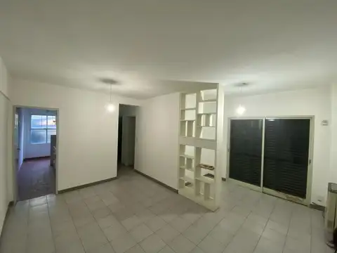 Uruguayana 500, Piso 1