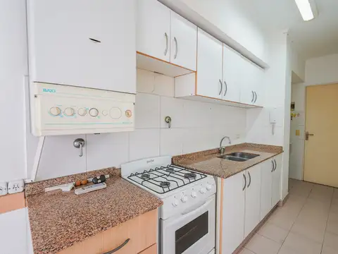 Departamento en venta en Flores Norte, tres ambientes con cochera, piscina y gym, zoom y parrilla