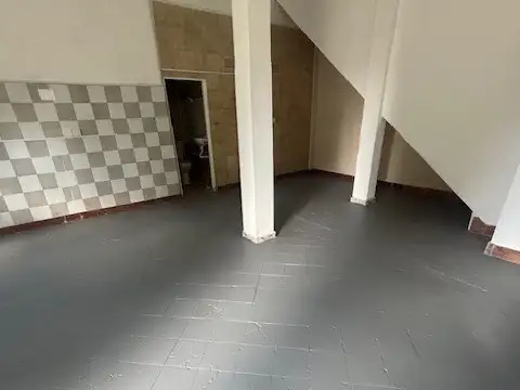 Local en Alquiler en Villa Ballester, $ 300.000