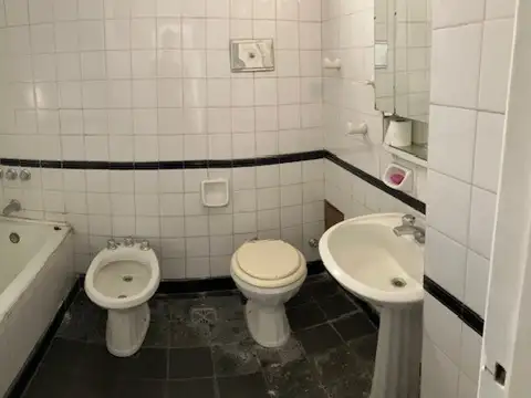 3amb. 5° PISO C/FRTE C/BALCON SUPER LUMINOSO