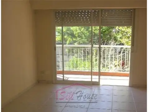 Av Pte J D Peron 700, Piso 1