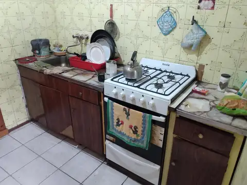 Casa 4 ambientes con 2 baños